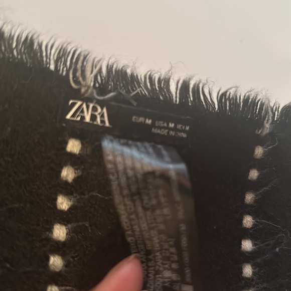Zara Black and White Plaid Scarf (OS) - Picture 2 of 4